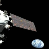 NASA发布本次绕月首张拍地球影像 距上次拍摄已过50年