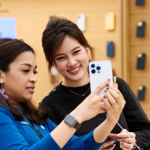 iPhone吸金1.5万亿！苹果营收强劲，市值一夜间增加1.2万亿 ...