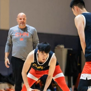 乔帅正式效仿杜锋！男篮坚决不打内线双塔，王哲林或惨遭放弃？ ... ...